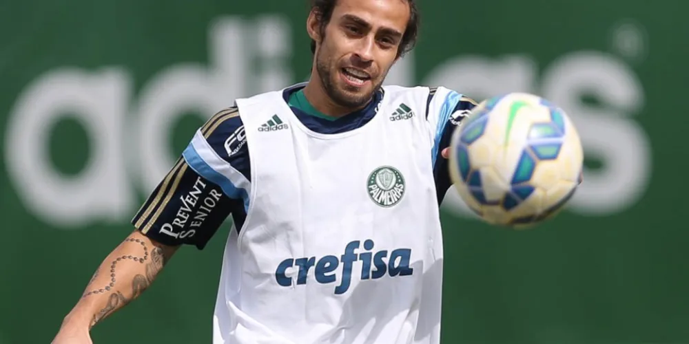 Imagem ilustrativa da imagem Com Valdivia no banco, Oswaldo define Palmeiras para Brasileirão