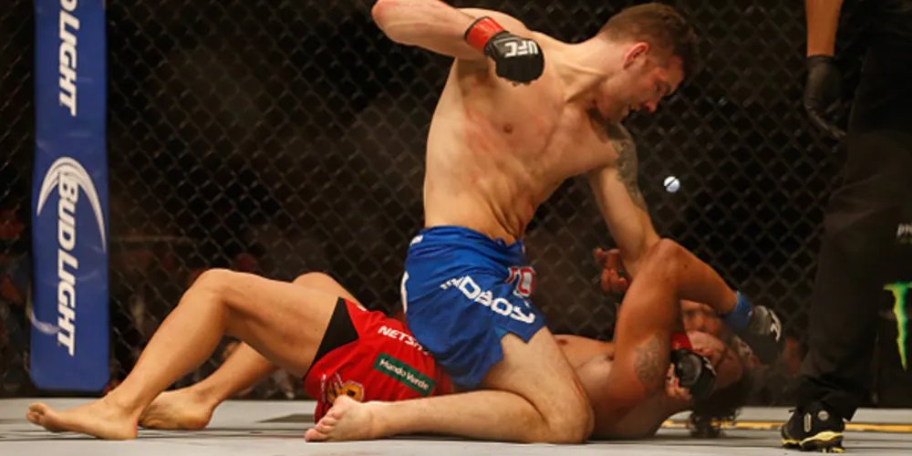 Imagem ilustrativa da imagem Weidman segura pressão inicial e atropela brasileiro Vitor Belfort no UFC