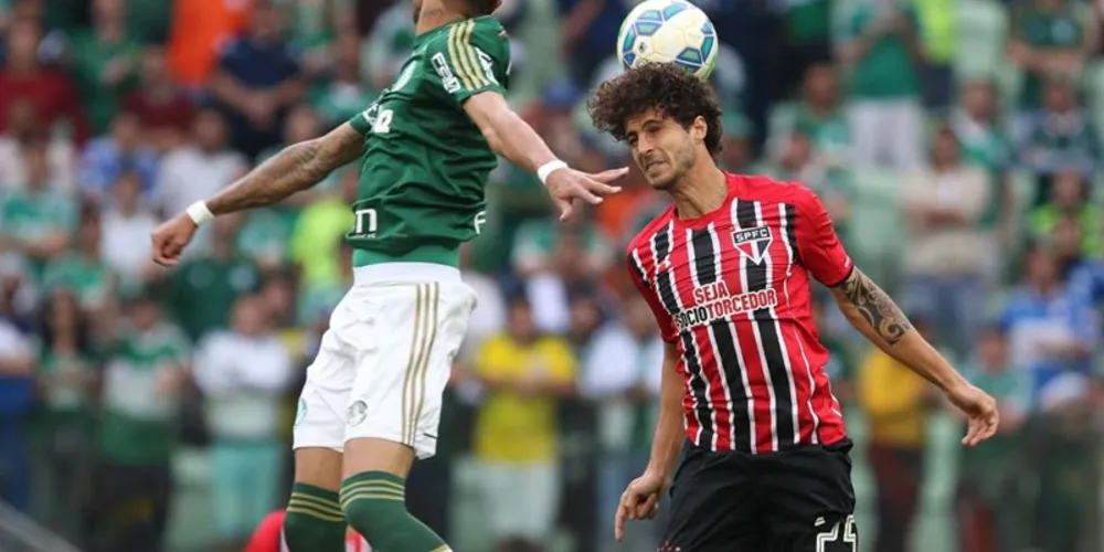 Imagem ilustrativa da imagem Fora de casa, São Paulo leva 4 do Palmeiras mas segue no G4