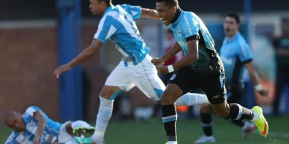 Imagem ilustrativa da imagem Grêmio faz 2 x 1 e vence a 1ª fora de casa