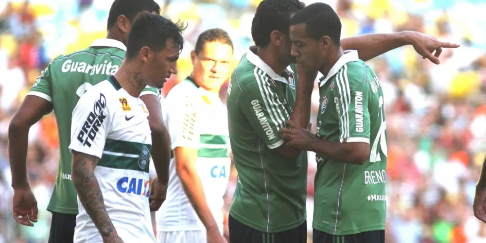 Imagem ilustrativa da imagem Defesa falha e Coritiba perde no Maracanã