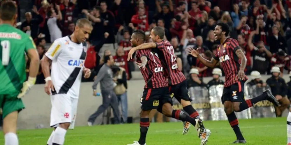 Imagem ilustrativa da imagem Furacão vence o Vasco e chega a 5ª vitória no Brasileirão