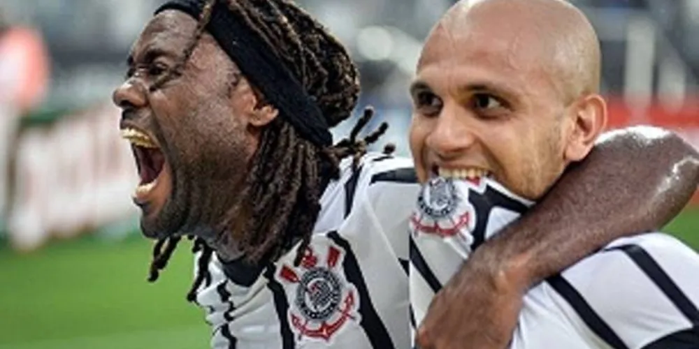 Imagem ilustrativa da imagem Jogando em casa, Corinthians vence Internacional de virada