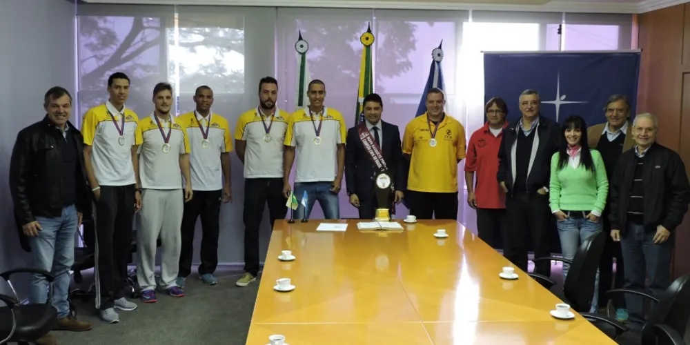 Imagem ilustrativa da imagem NBPG presenteia Rangel com faixa de campeão