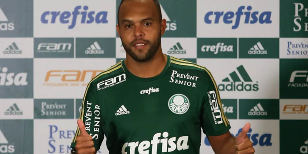 Imagem ilustrativa da imagem Alecsandro chega ao Palmeiras e realiza sonho do pai