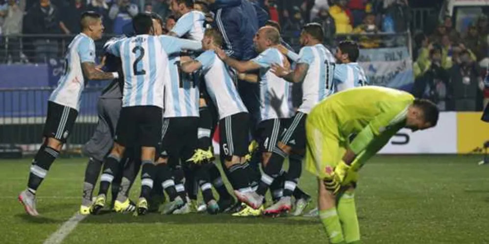 Imagem ilustrativa da imagem Argentina vence e aguarda Brasil ou Paraguai