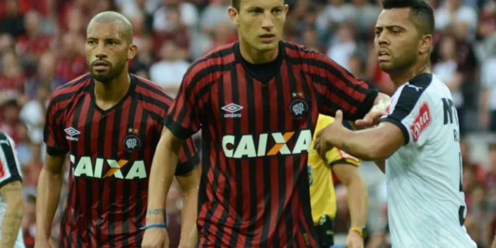 Imagem ilustrativa da imagem Atlético aposta na defesa para vencer Vasco na Arena