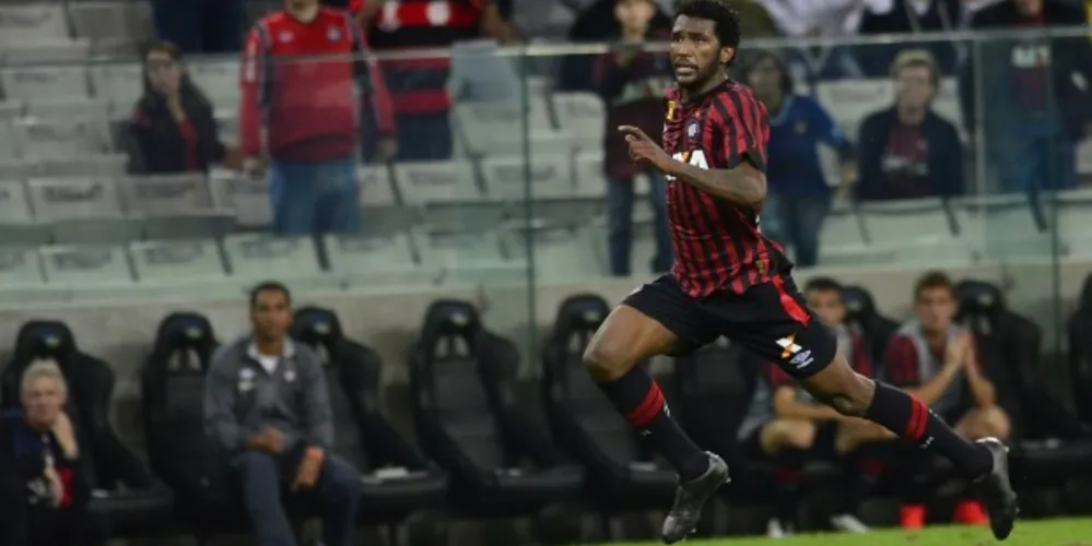 Imagem ilustrativa da imagem Com quatro vitórias seguidas, Atlético-PR iguala sequência de 2013