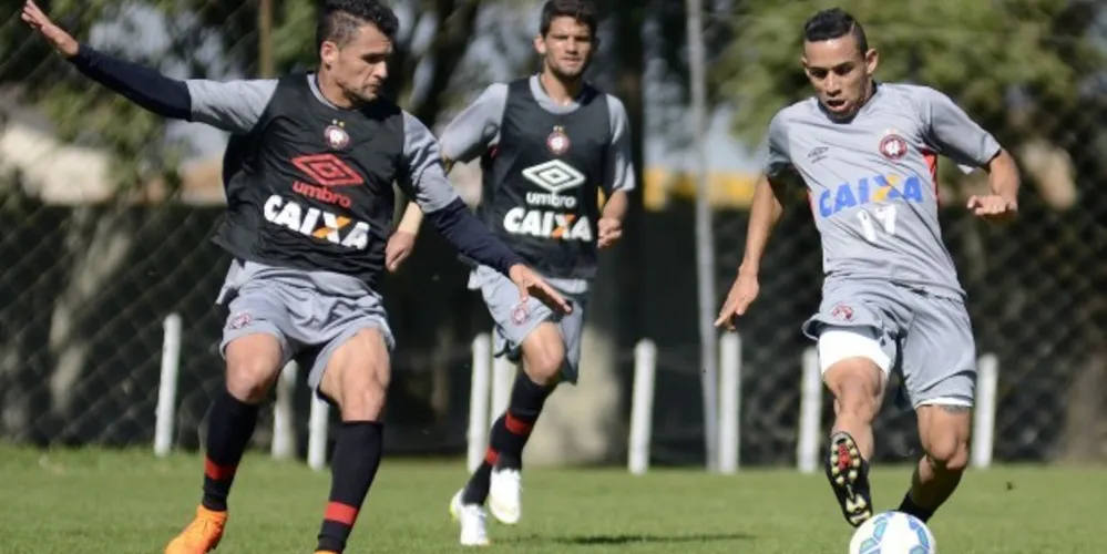 Imagem ilustrativa da imagem Atlético-PR encerra preparação para duelo com Vasco