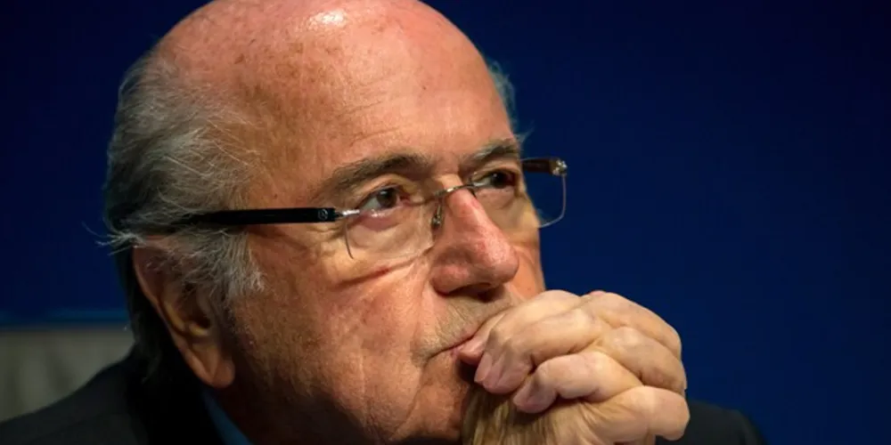 Imagem ilustrativa da imagem Blatter renuncia e anuncia nova eleição para a Fifa