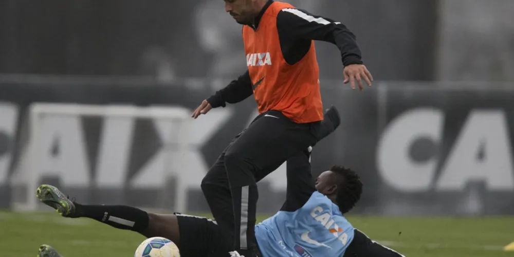 Imagem ilustrativa da imagem Tite esboça equipe titular com três atacantes