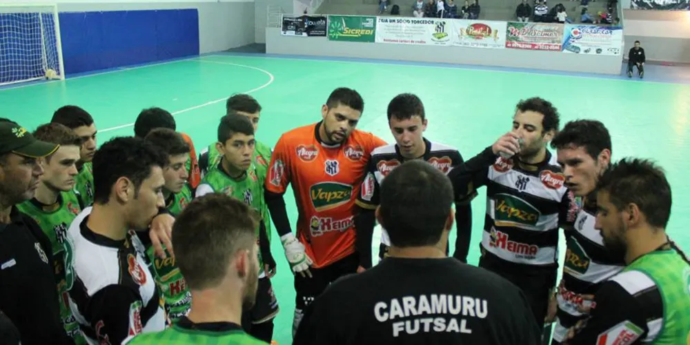 Imagem ilustrativa da imagem Caramuru Futsal volta para casa perto da classificação