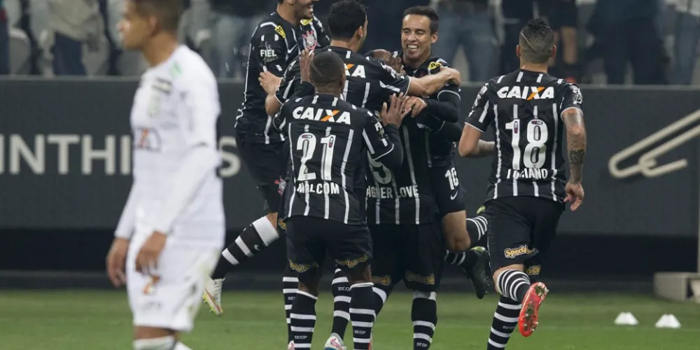 Imagem ilustrativa da imagem Timão vence Figueirense por 2 a 1 na Arena Corinthians