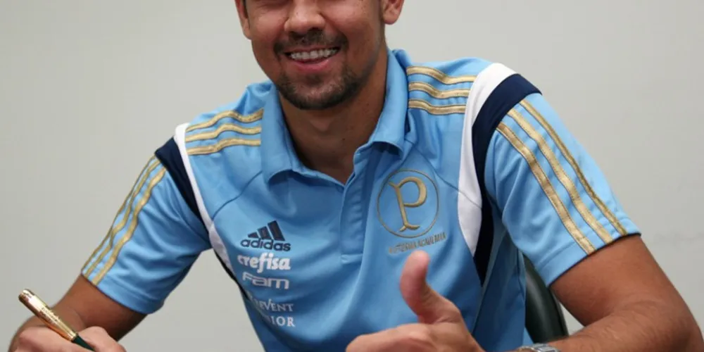 Imagem ilustrativa da imagem Ex-Coritiba, Leandro Almeida assina com o Palmeiras