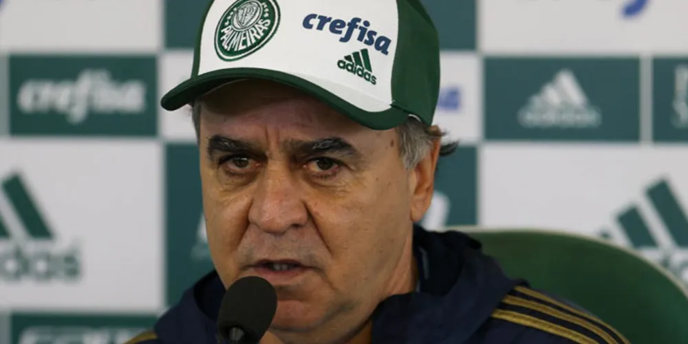 Imagem ilustrativa da imagem Oliveira escala Robinho no primeiro jogo pelo Palmeiras