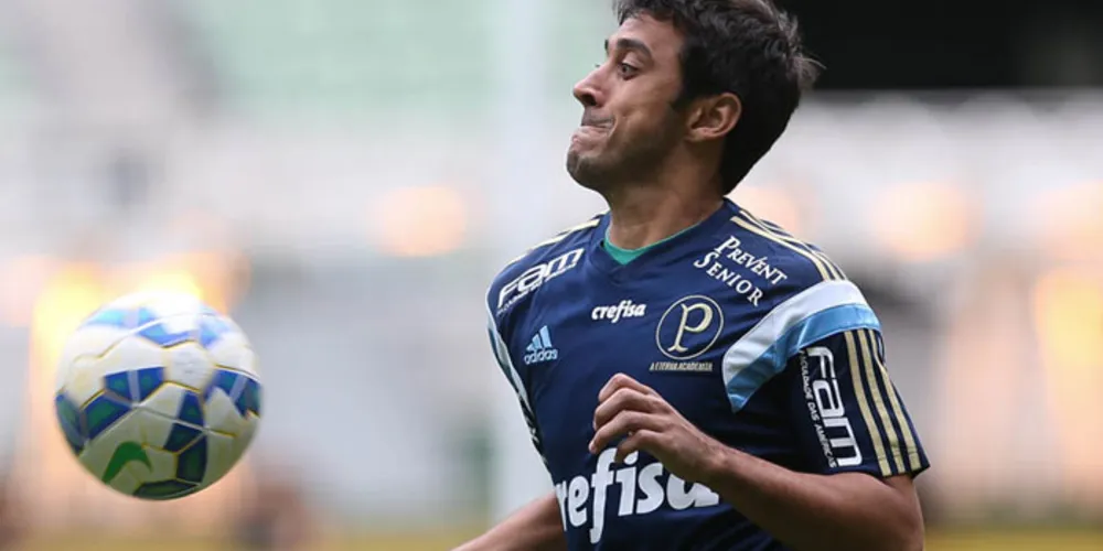 Imagem ilustrativa da imagem Alberto Valentim esboça Palmeiras para jogo contra Flu
