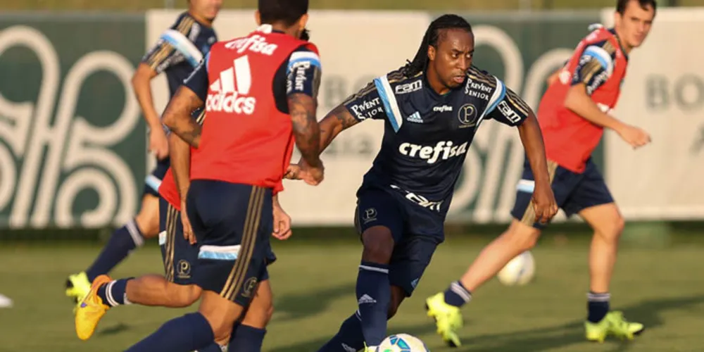 Imagem ilustrativa da imagem Em Atibaia, Palmeiras treina em campo reduzido e finalizações