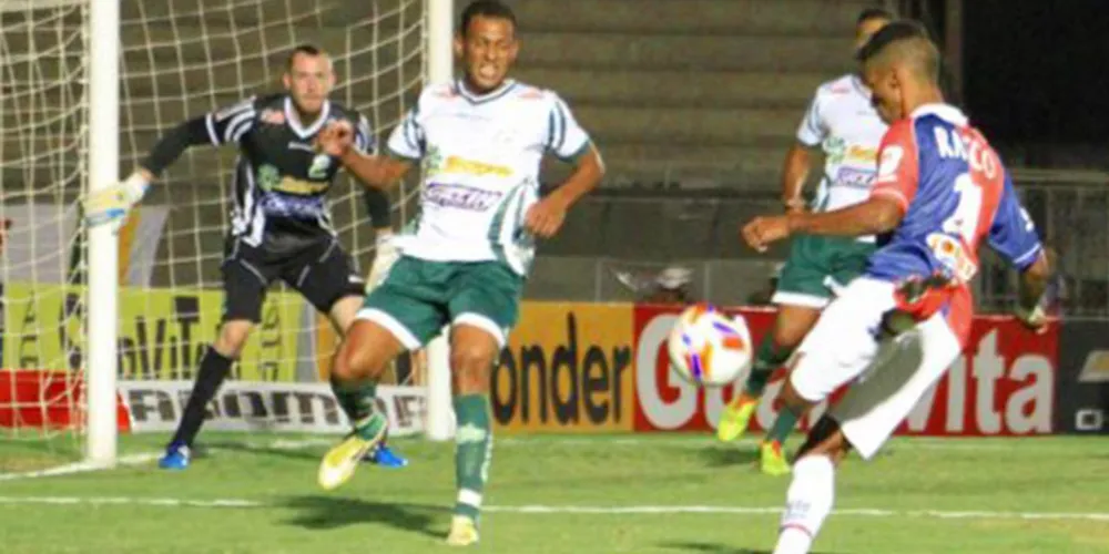 Imagem ilustrativa da imagem Com gol de Henrique, Paraná vence e sai da zona de rebaixamento