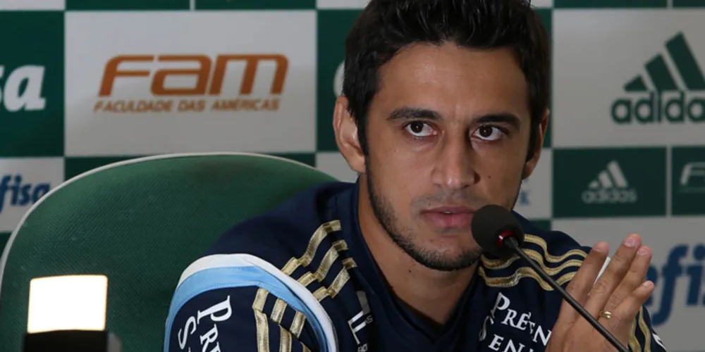 Imagem ilustrativa da imagem Robinho nega vantagem com Marcelo Oliveira