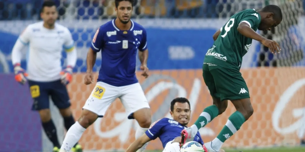 Imagem ilustrativa da imagem Cruzeiro joga bem, domina a partida e vence o Goiás no Mineirão