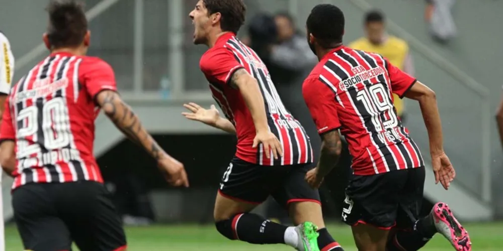 Imagem ilustrativa da imagem Letal, Tricolor goleia o Vasco e cola no G-4