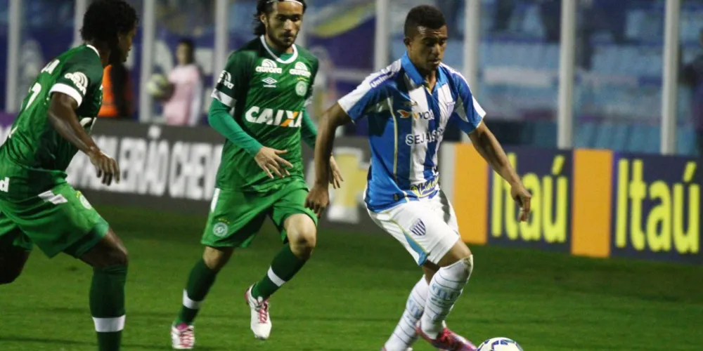Imagem ilustrativa da imagem Avaí vence na raça a Chapecoense na Ressacada