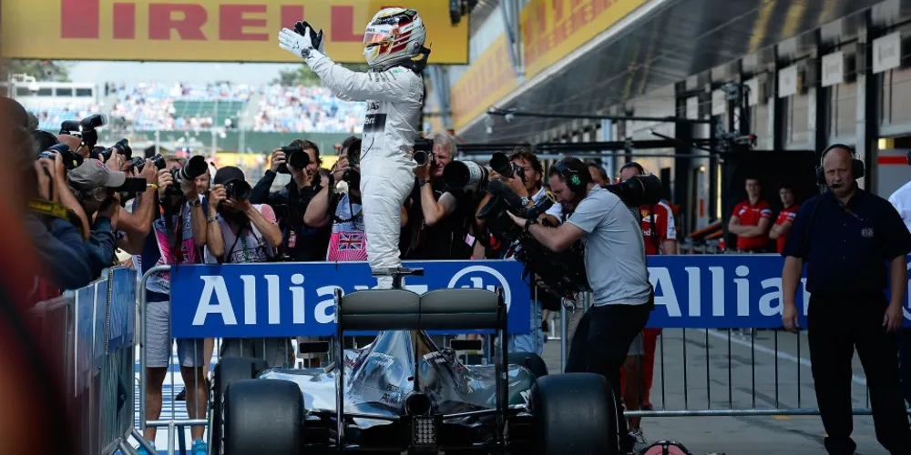 Imagem ilustrativa da imagem Hamilton faz a pole em casa; Massa larga em 3º