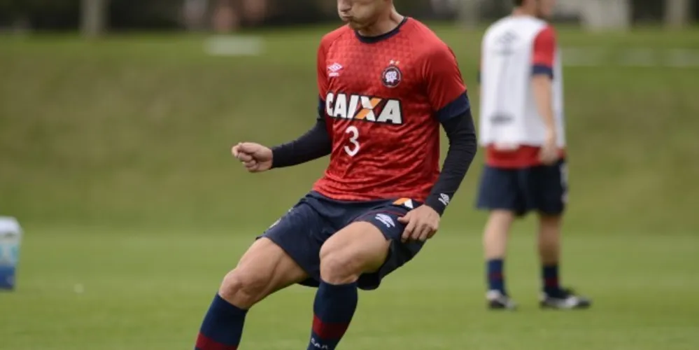 Imagem ilustrativa da imagem Atlético-PR retoma treinos para vencer em casa