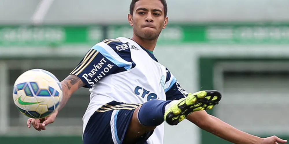 Imagem ilustrativa da imagem Elogiado pelo técnico, Cleiton Xavier busca sequência