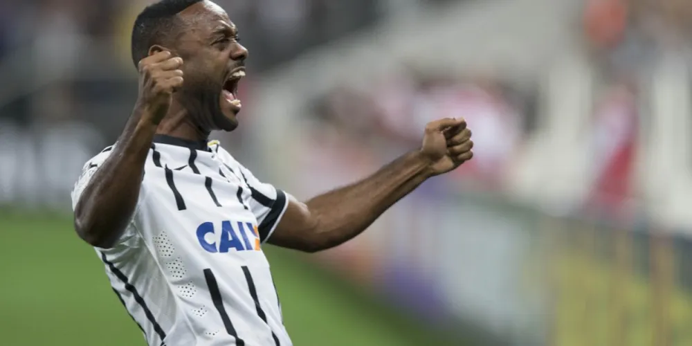 Imagem ilustrativa da imagem Vagner Love celebra boa fase do Corinthians