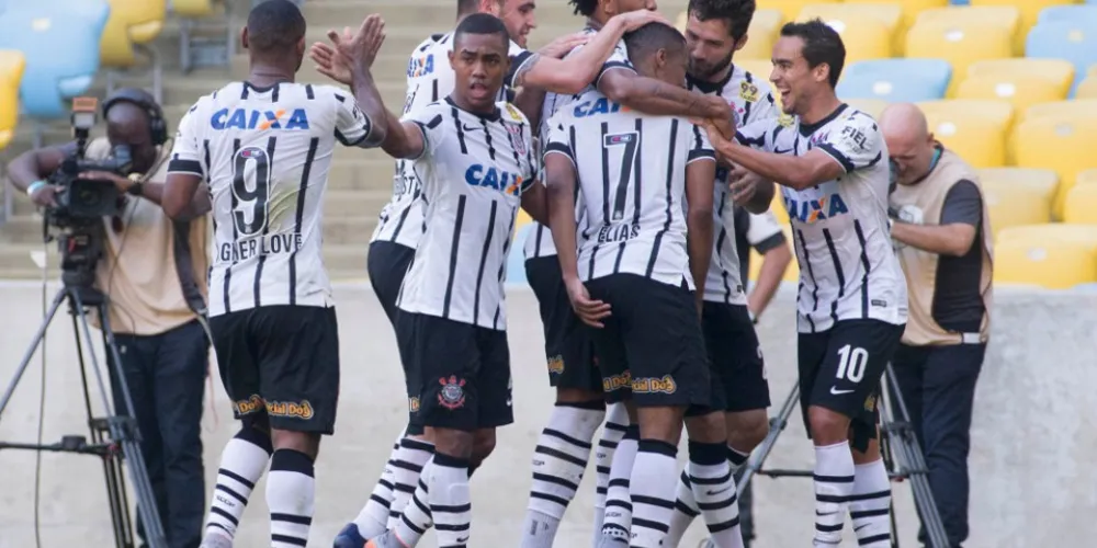 Imagem ilustrativa da imagem Timão faz 3 a 0 no Fla e volta a vencer no Maracanã após oito anos