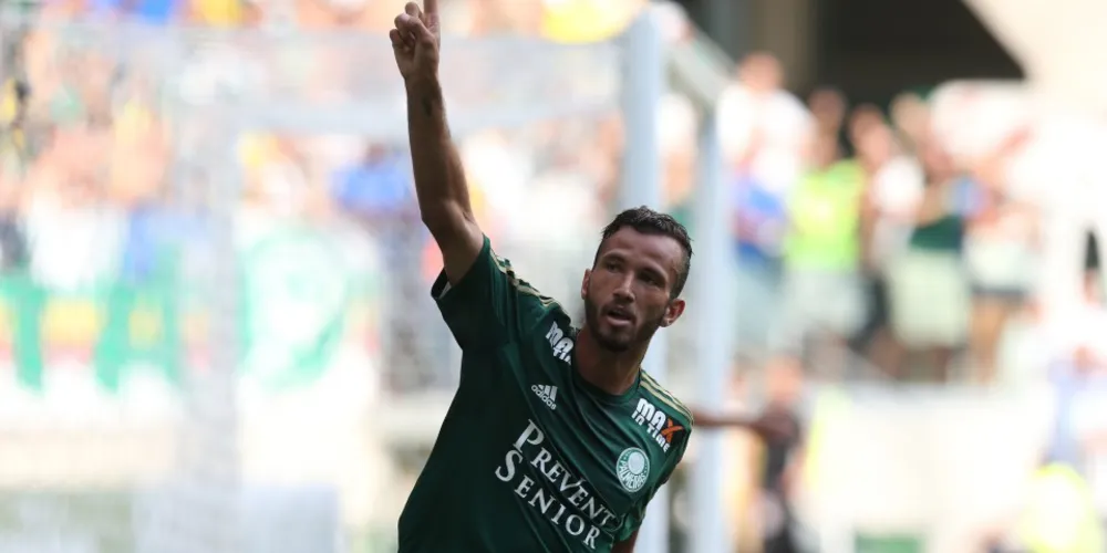 Imagem ilustrativa da imagem Sem convencer, Palmeiras vence Santos no clássico paulista
