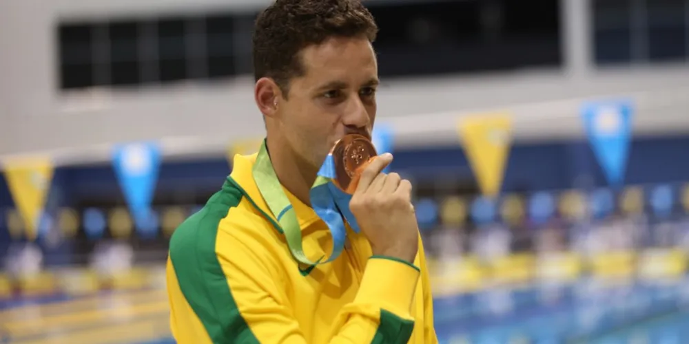 Imagem ilustrativa da imagem Natação brasileira tem noite de ouro no Pan