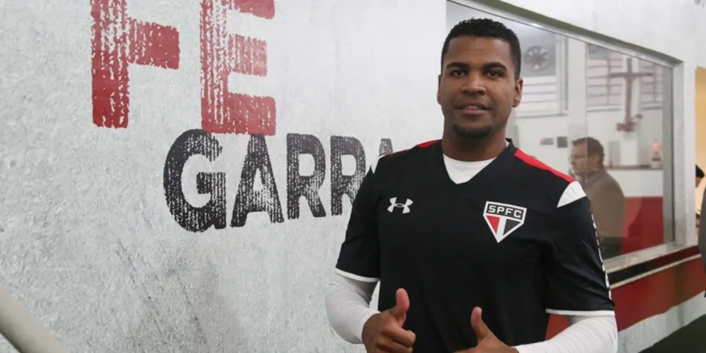 Imagem ilustrativa da imagem São Paulo visita Sport em busca do G4