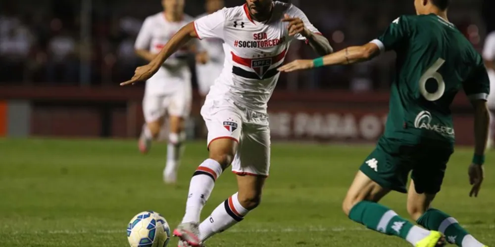 Imagem ilustrativa da imagem São Paulo passa vexame e perde para o Goiás em casa