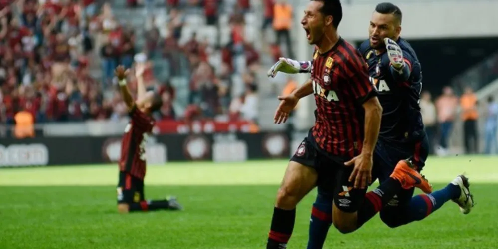 Imagem ilustrativa da imagem Com gol no último minuto, Furacão empata com o Sport