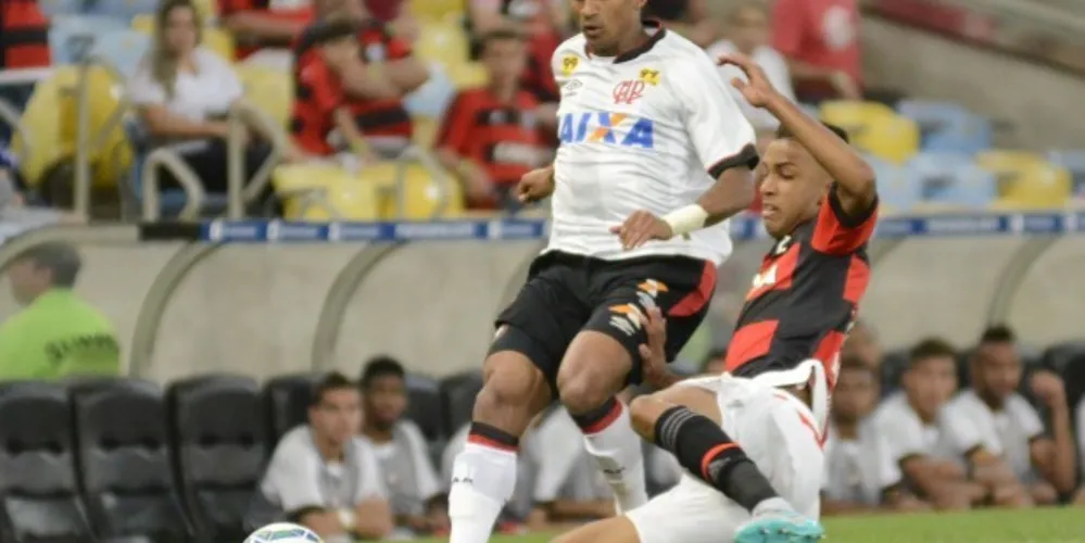Imagem ilustrativa da imagem Flamengo domina o Atlético Paranaense e vence em casa