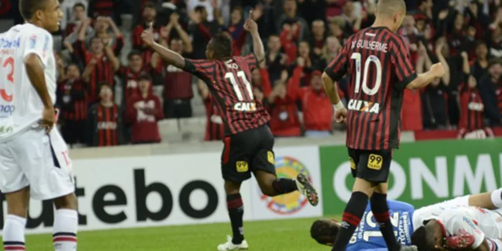 Imagem ilustrativa da imagem Atlético-PR vence e avança às oitavas da Sul-Americana