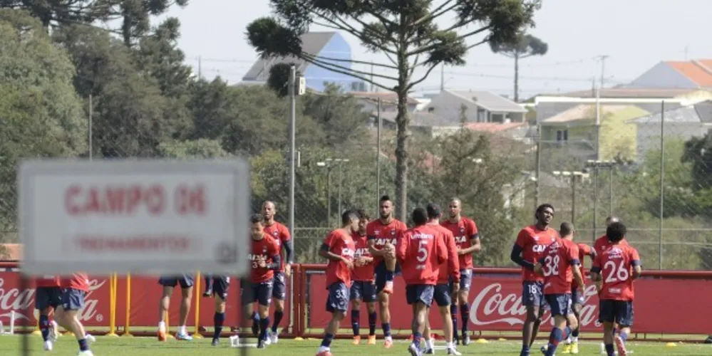Imagem ilustrativa da imagem Atlético-PR treina forte de olho no Joinville