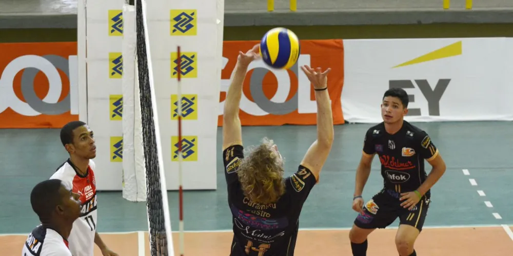 Imagem ilustrativa da imagem Vôlei de Castro conquista medalha de bronze na Liga Nacional 