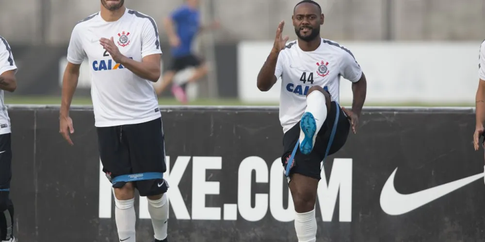 Imagem ilustrativa da imagem Vagner Love elogia elenco do Corinthians