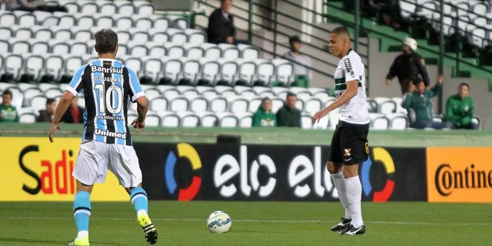 Imagem ilustrativa da imagem Coxa ‘esquece’ derrota para o Grêmio e foca no Brasileirão