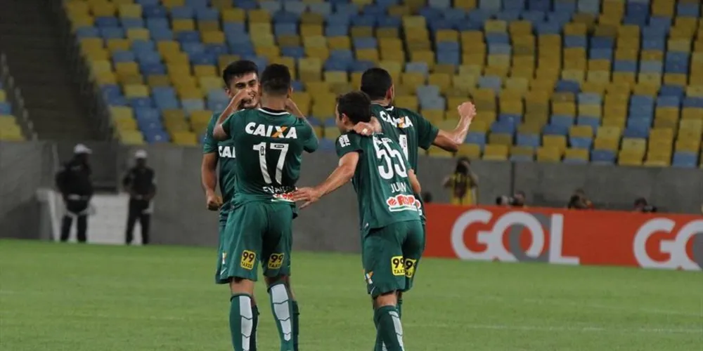 Imagem ilustrativa da imagem Coritiba esboça reação no final do 1º turno