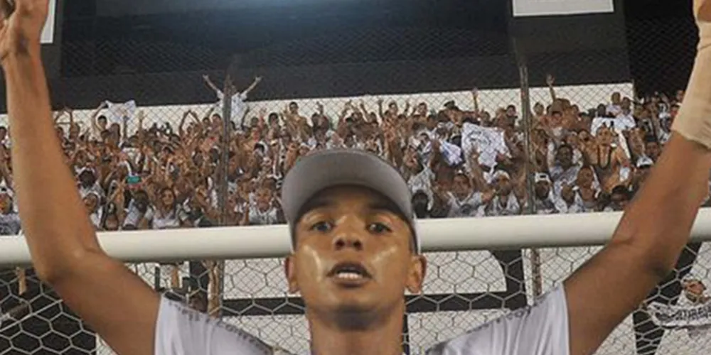 Imagem ilustrativa da imagem Santos renova com David Braz por mais 4 anos