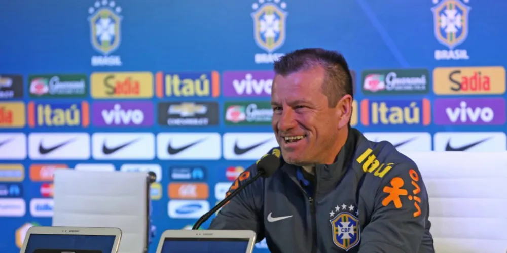 Imagem ilustrativa da imagem Dunga convoca seleção com Lucas Lima e Kaká