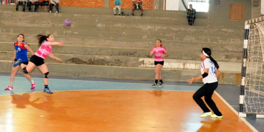 Imagem ilustrativa da imagem PG é campeã da Regional no handebol feminino