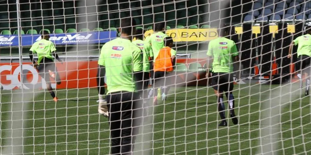 Imagem ilustrativa da imagem Ney Franco relaciona 20 atletas para duelo contra o Santos