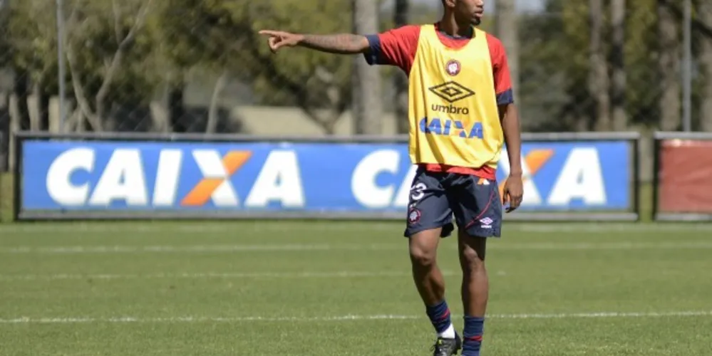 Imagem ilustrativa da imagem Ewandro mira sequência no Atlético após gol contra o Goiás