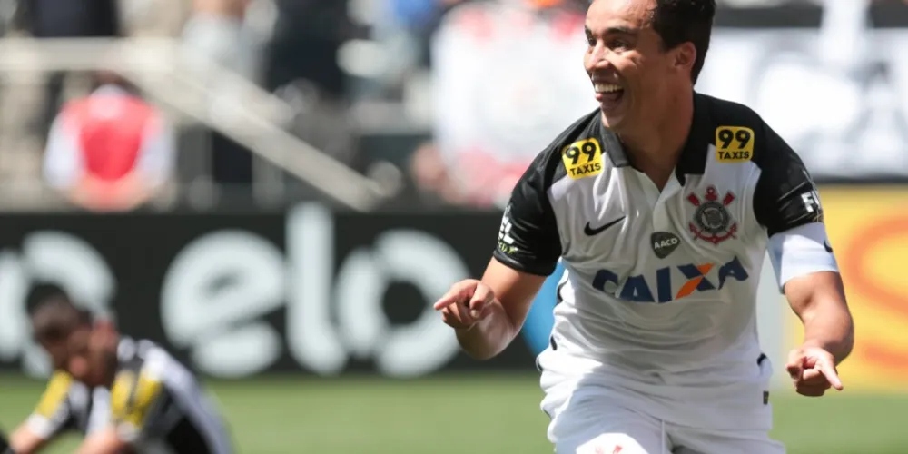 Imagem ilustrativa da imagem Corinthians vence clássico e segue na ponta da tabela