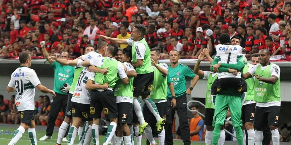 Imagem ilustrativa da imagem Coxa vence fora e deixa Flamengo fora do G4